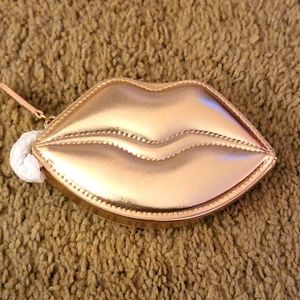 BNWT VICTORIA'S SECRET GOLD LIPS KEY CHAIN
